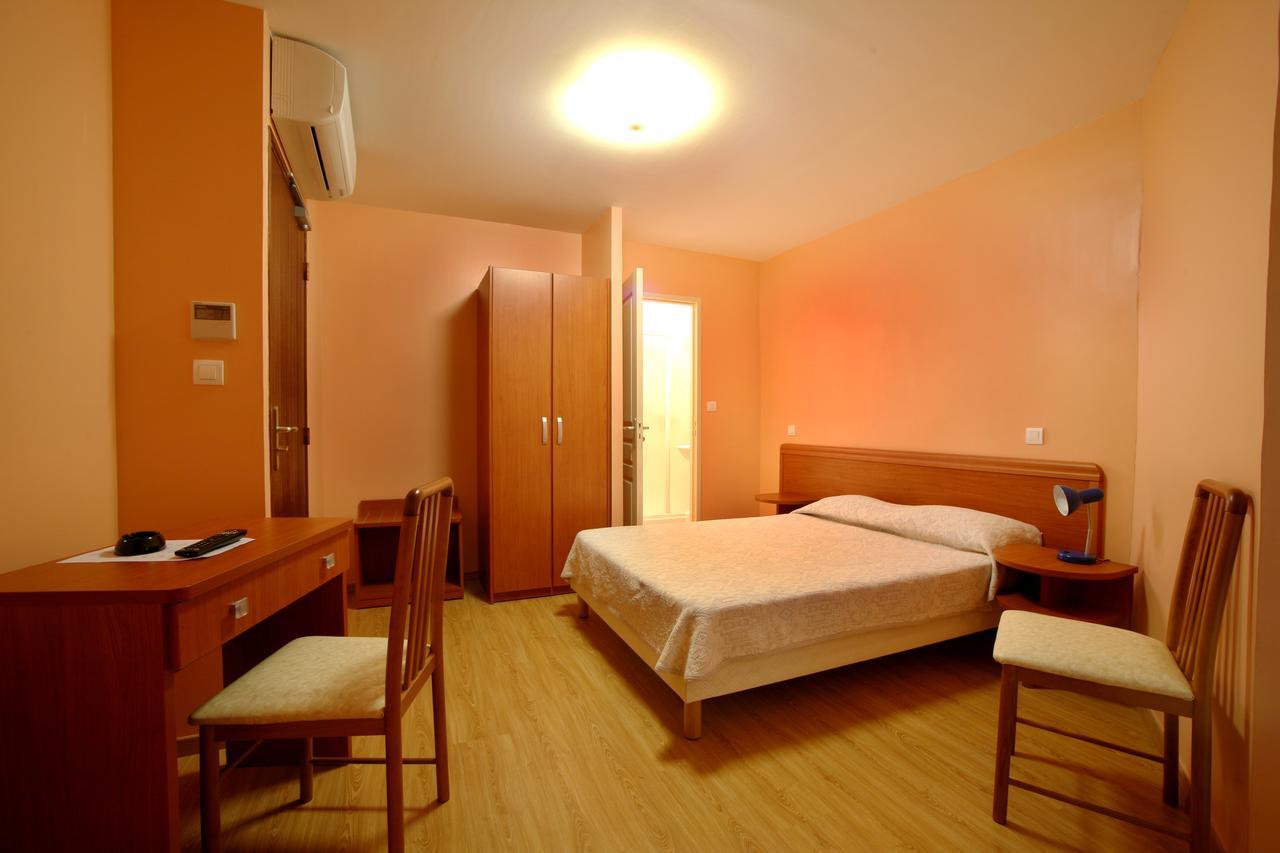 Hotel Le Dauphin Аяччо Экстерьер фото